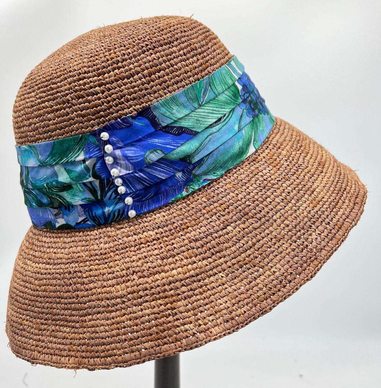 手工花色寬印花綁帶拉菲草帽