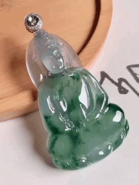 529219 翡翠冰飄花觀音吊墜