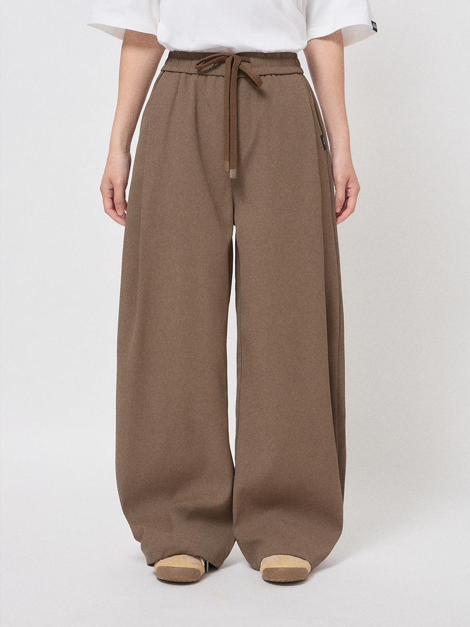 挺版打摺寬口休閒長褲