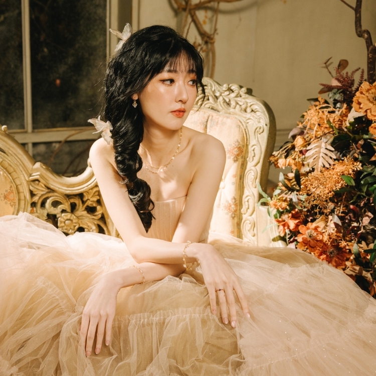 三顆閃耀的小白水晶 天然石白水晶 短墜飾勾針耳環