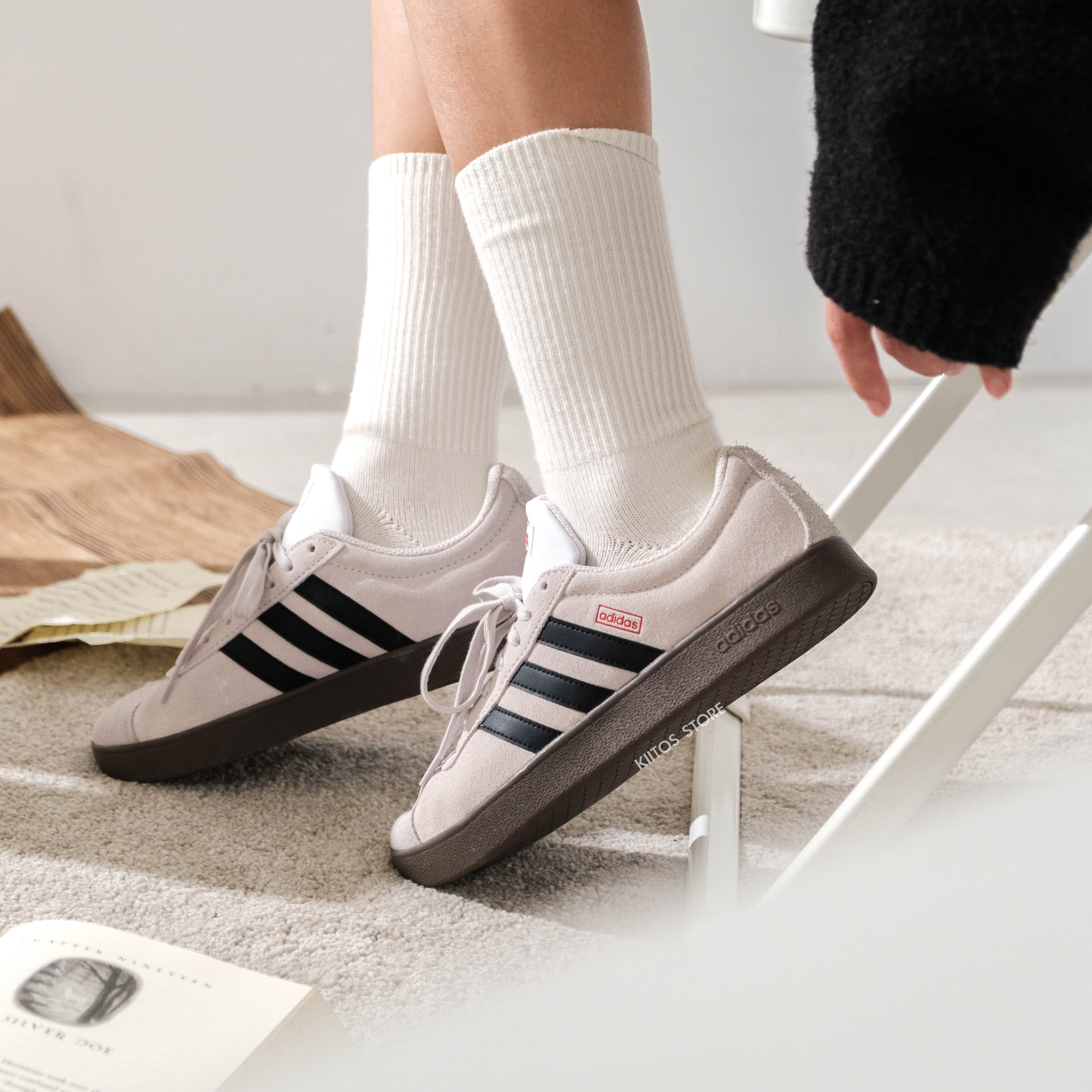 【現貨】 Adidas Neo VL Court 2.0 紅標 黎明檀木 麂皮 德訓鞋 Js3003