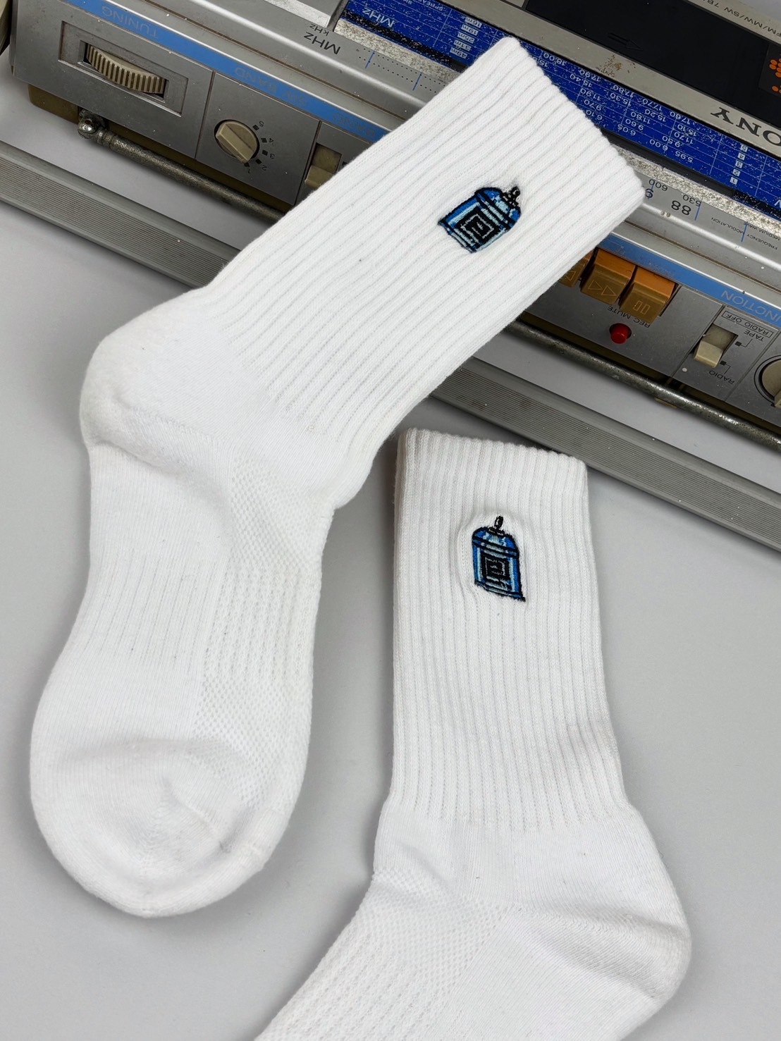 EASON 罐罐系列 刺繡logo 白襪