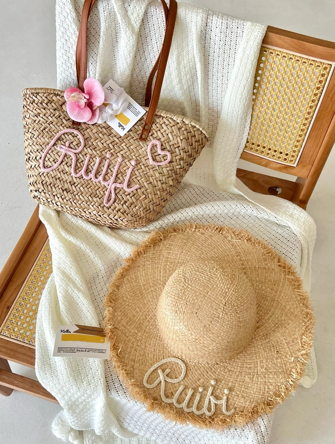 𝐊𝐫.𝐈𝐀𝐌 x 𝐓𝐡𝐚𝐢𝐥𝐚𝐧𝐝 𝐇𝐚𝐧𝐝𝐦𝐚𝐝𝐞 繡字草編織太陽帽