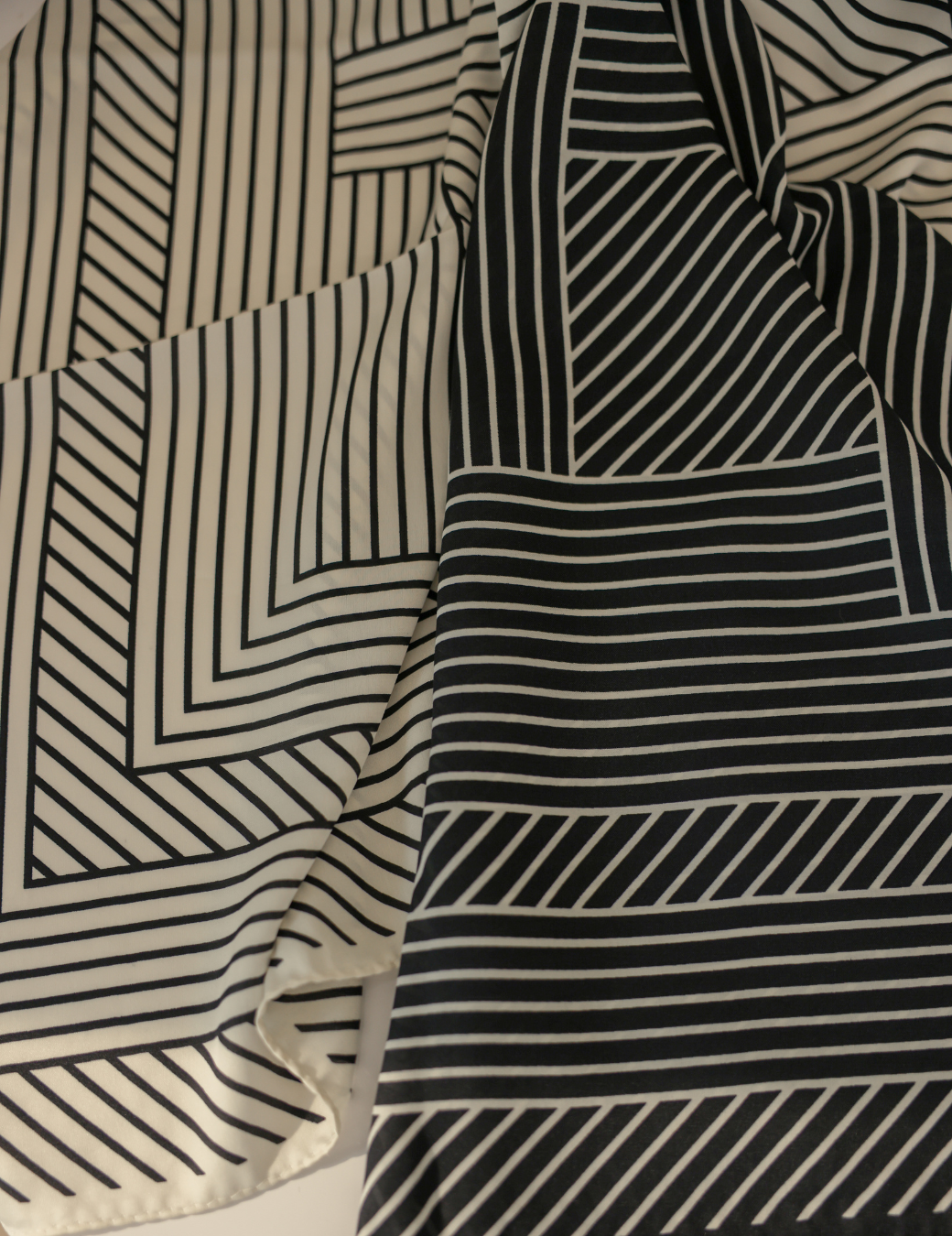 配色幾何方形絲巾（2色）