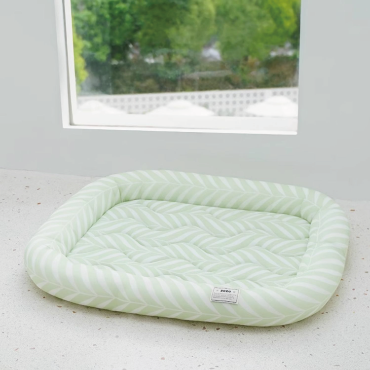 Zeze 接觸冷感 (日本Q-Max 0.4涼感纖維) 夏日寵物涼墊 (綠色/紫色) (S/M)