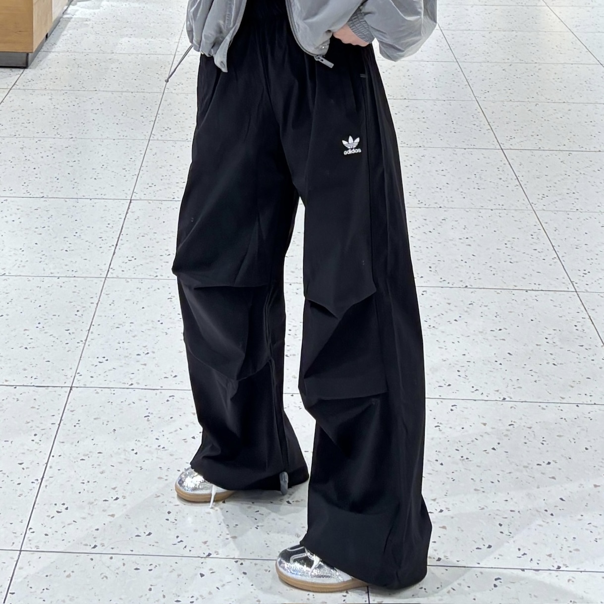 ADIDAS ESSENTIALS 中低腰 傘兵褲 闊腿褲 寬褲 工裝褲 長褲 透氣 黑色 JD0785 卡其 JD0783 女款 / 調貨