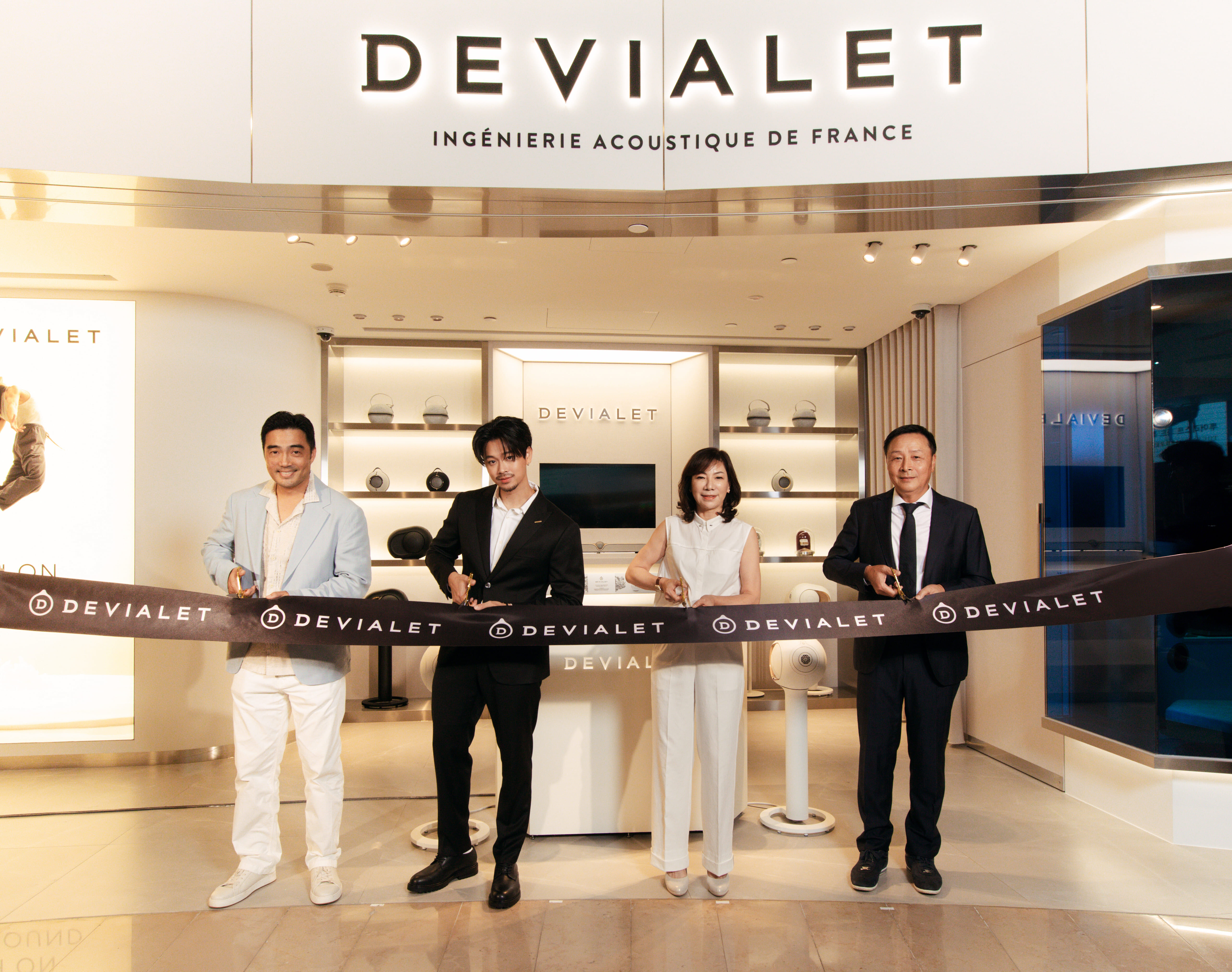 圖說:左起Devialet 亞太區銷售總監 Martin Ku、 Z 世代創作歌手高爾宣 OSN台灣總代理 IMAGEAUDIO 映象副總經理彭月美與董事長張德榮