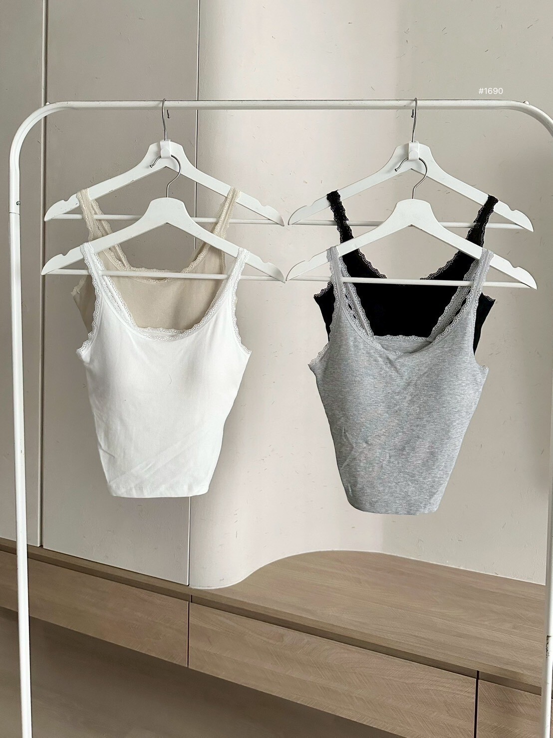 蕾絲肩帶小可愛 1690