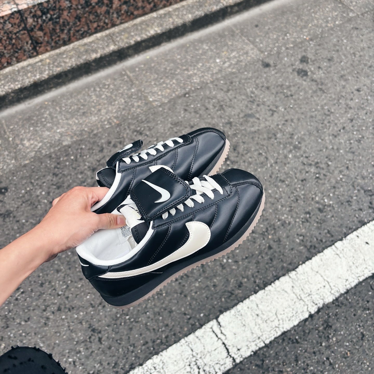 Nike Cortez SE Mtlc Cool 液態銀 銀灰 翻蓋 翻鞋舌 阿甘鞋 HQ3490-099