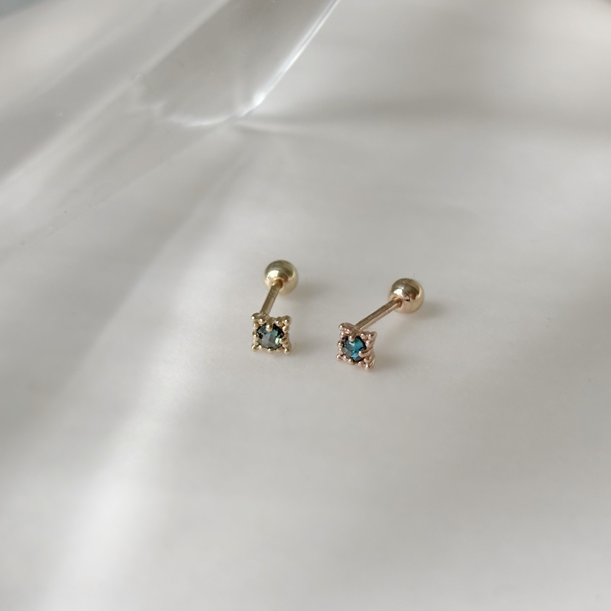 14K小星菱藍鑽轉珠耳環