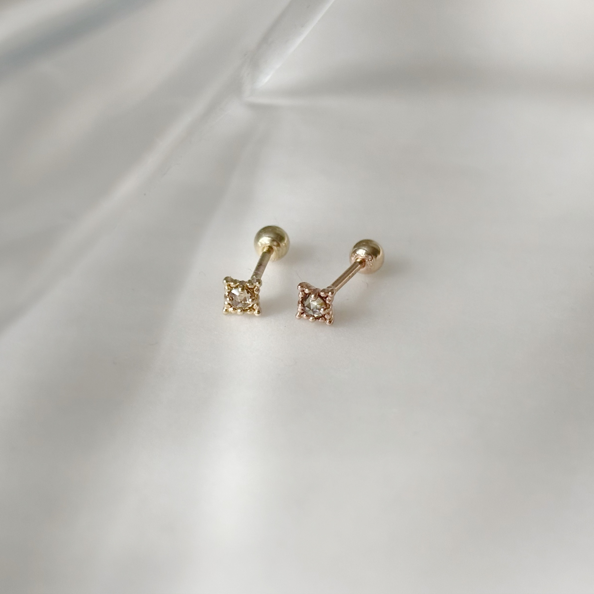 14K小星菱亮棕鑽轉珠耳環