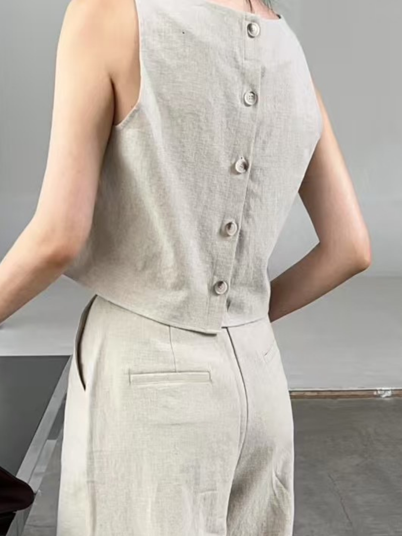 [現貨] Maureen 無袖後釦背心上衣 [ 2色 / Free ]