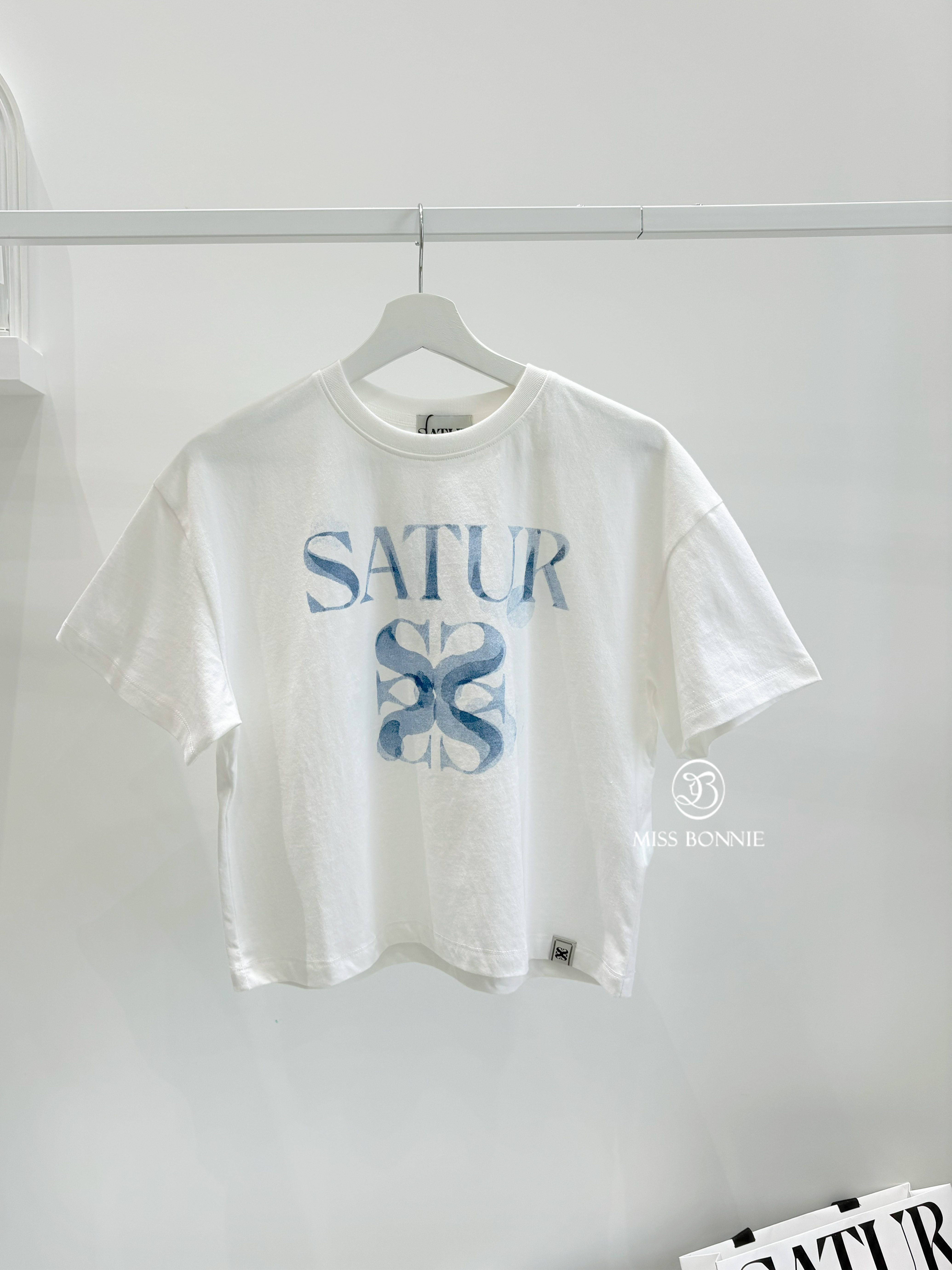 SATUR渲染Logo短版T