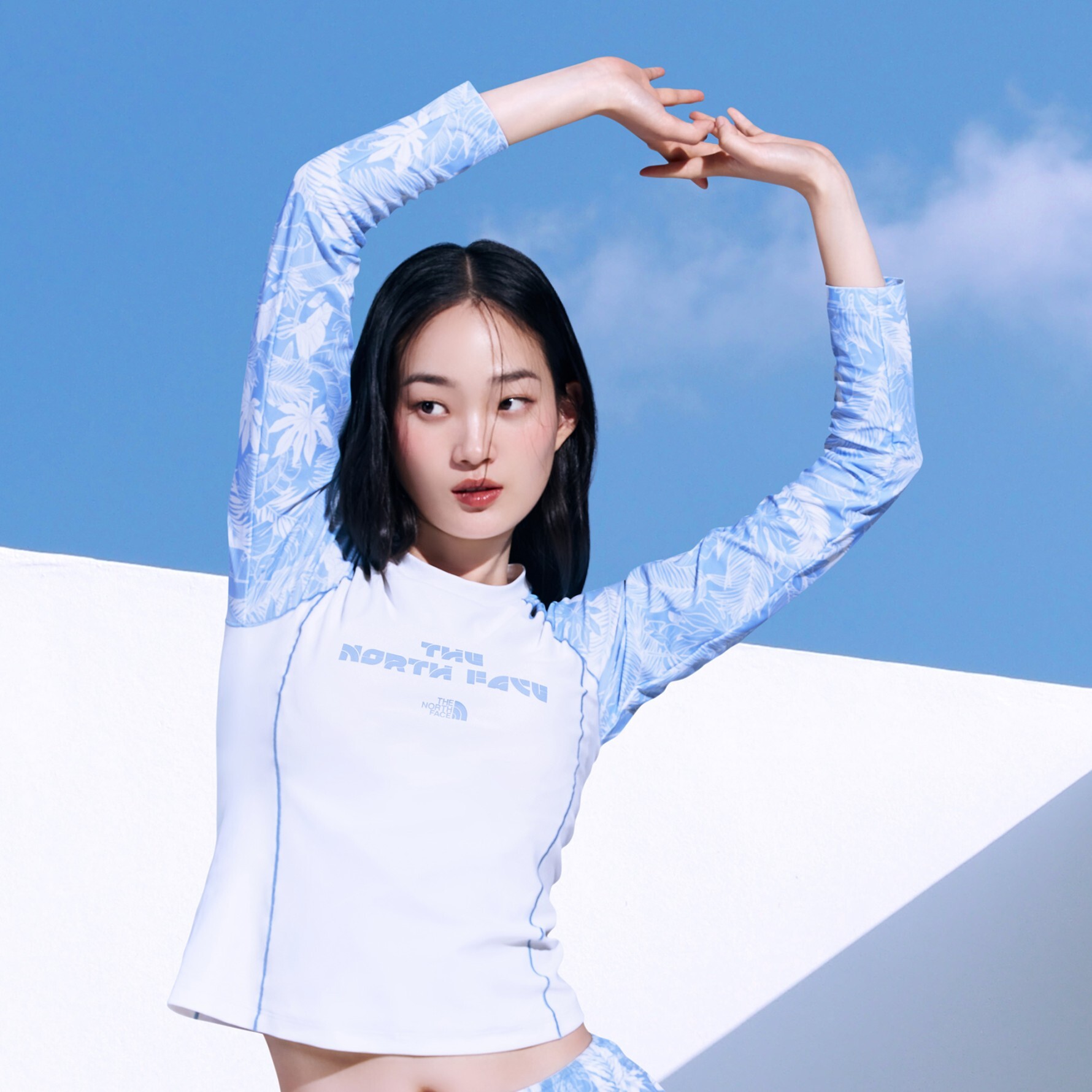 【代購】 THE NORTH FACE 北臉 女 SURFY 藍印花 RASHGUARD 水母衣 長袖 NT7TR33A