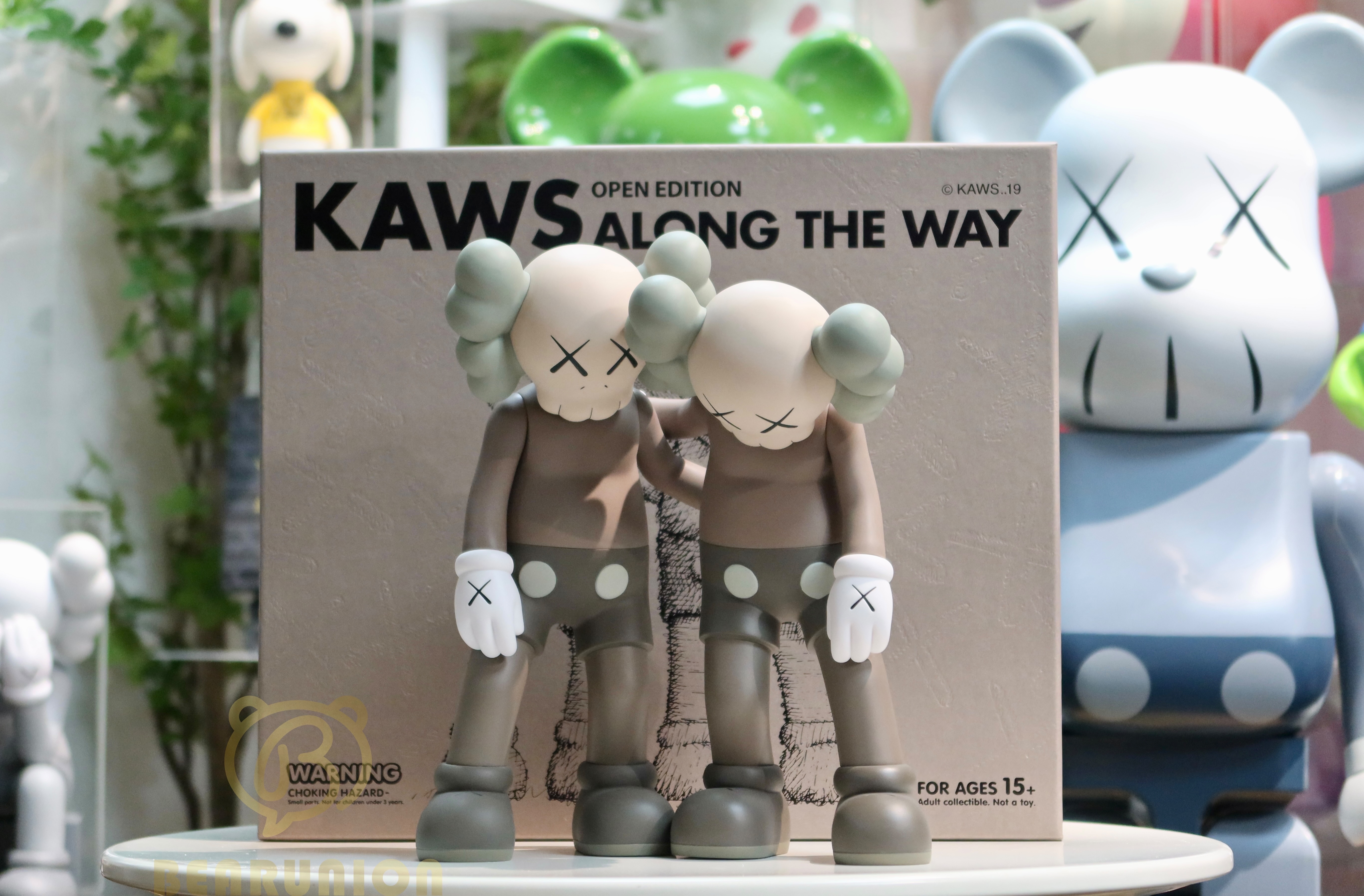 🥇現貨🥇KAWS Along The Way Vinyl Figure BROWN