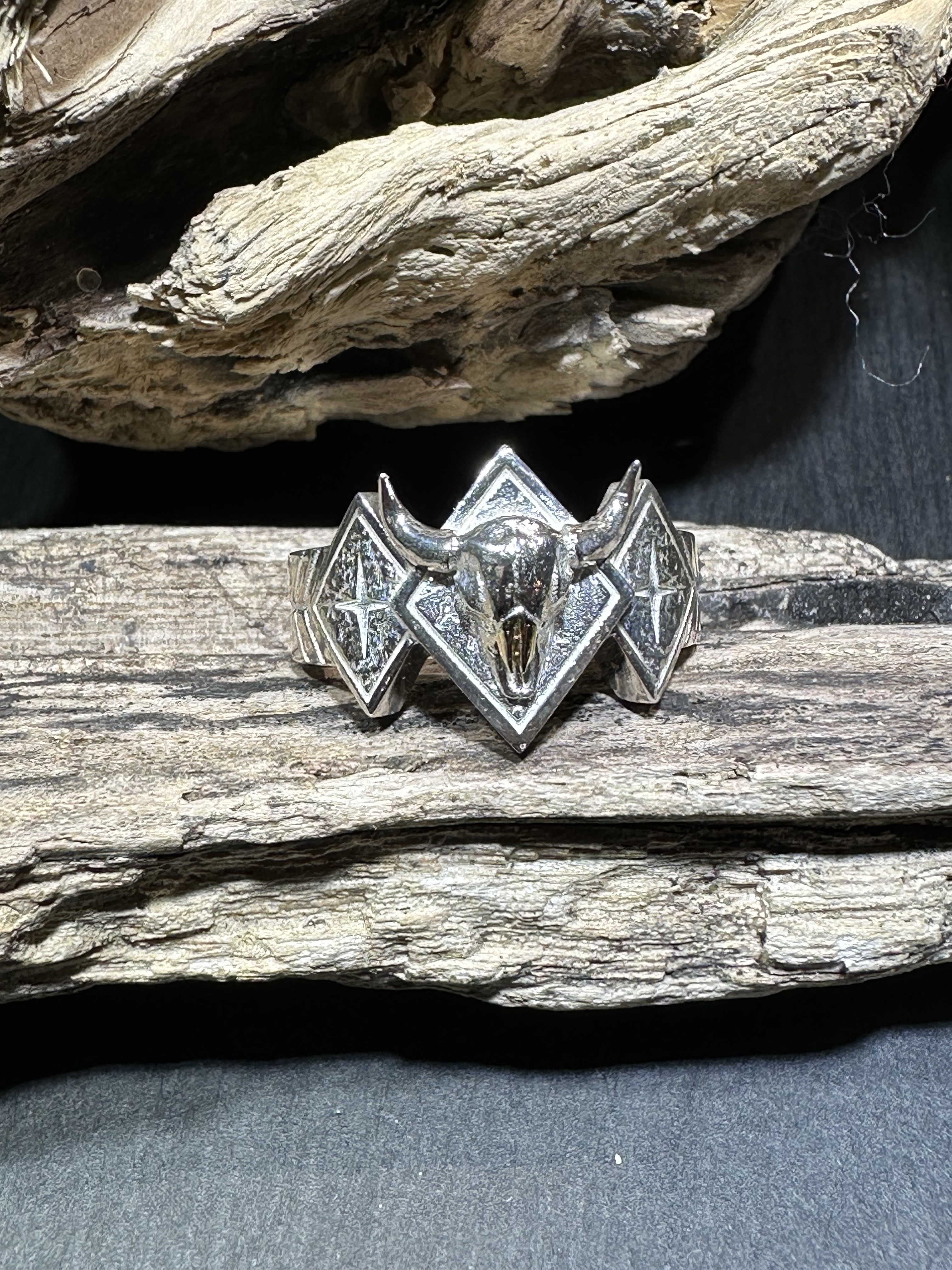 Black Venom Jewelry- Freedom & Prayer Bison Head 純銀野牛頭戒