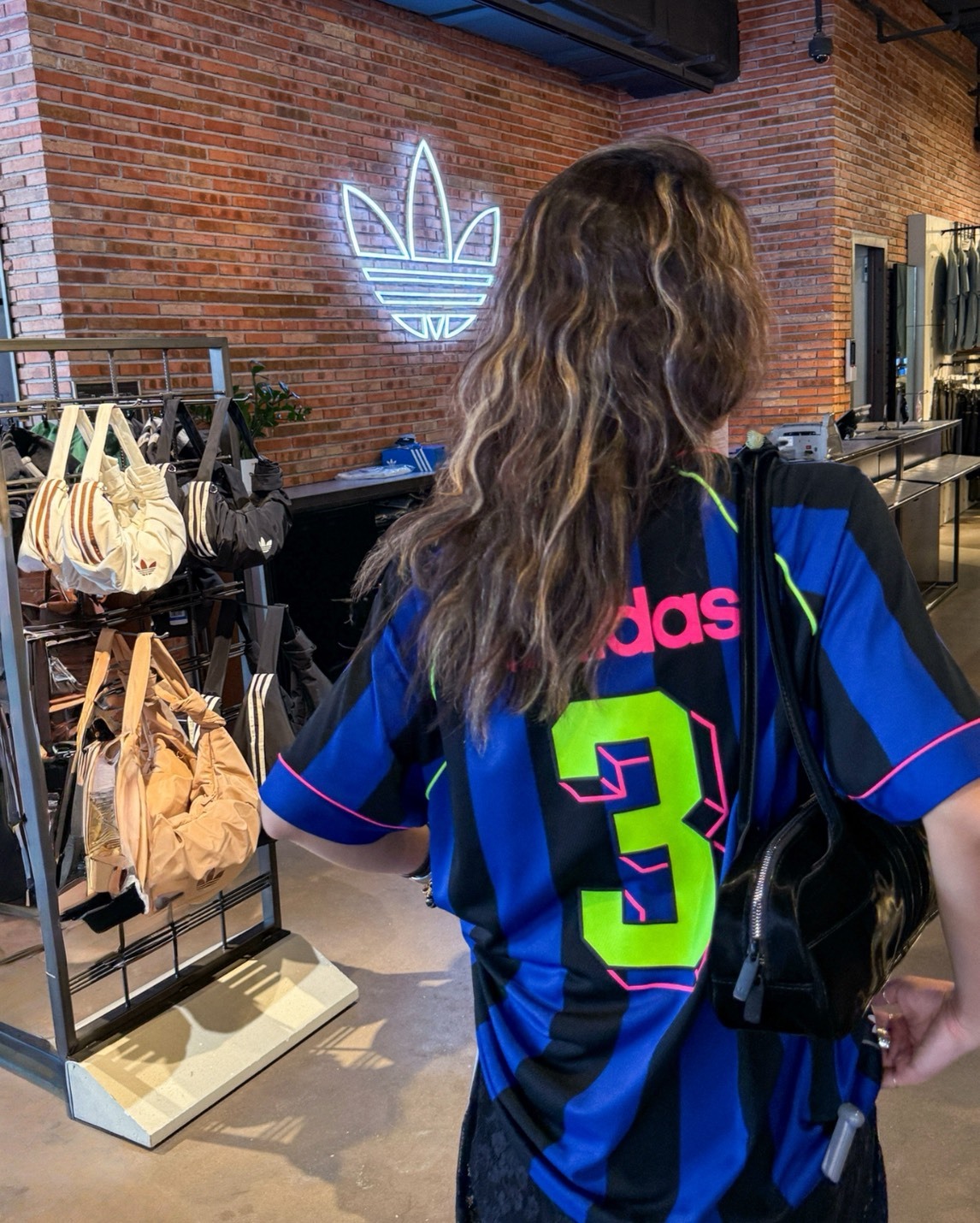 adidas JCQUARD 螢光藍 黑色 拼接 運動短袖T恤 男款 originals 潮流上衣 街頭風 休閒百搭 夏季輕便 運動Tee Jun25