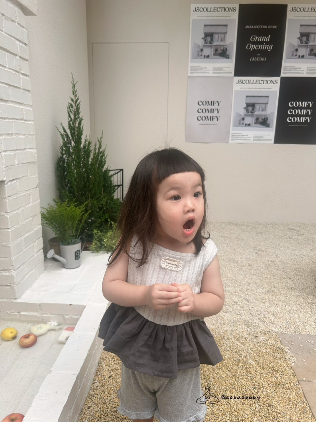 奶灰布蕾刺繡上衣