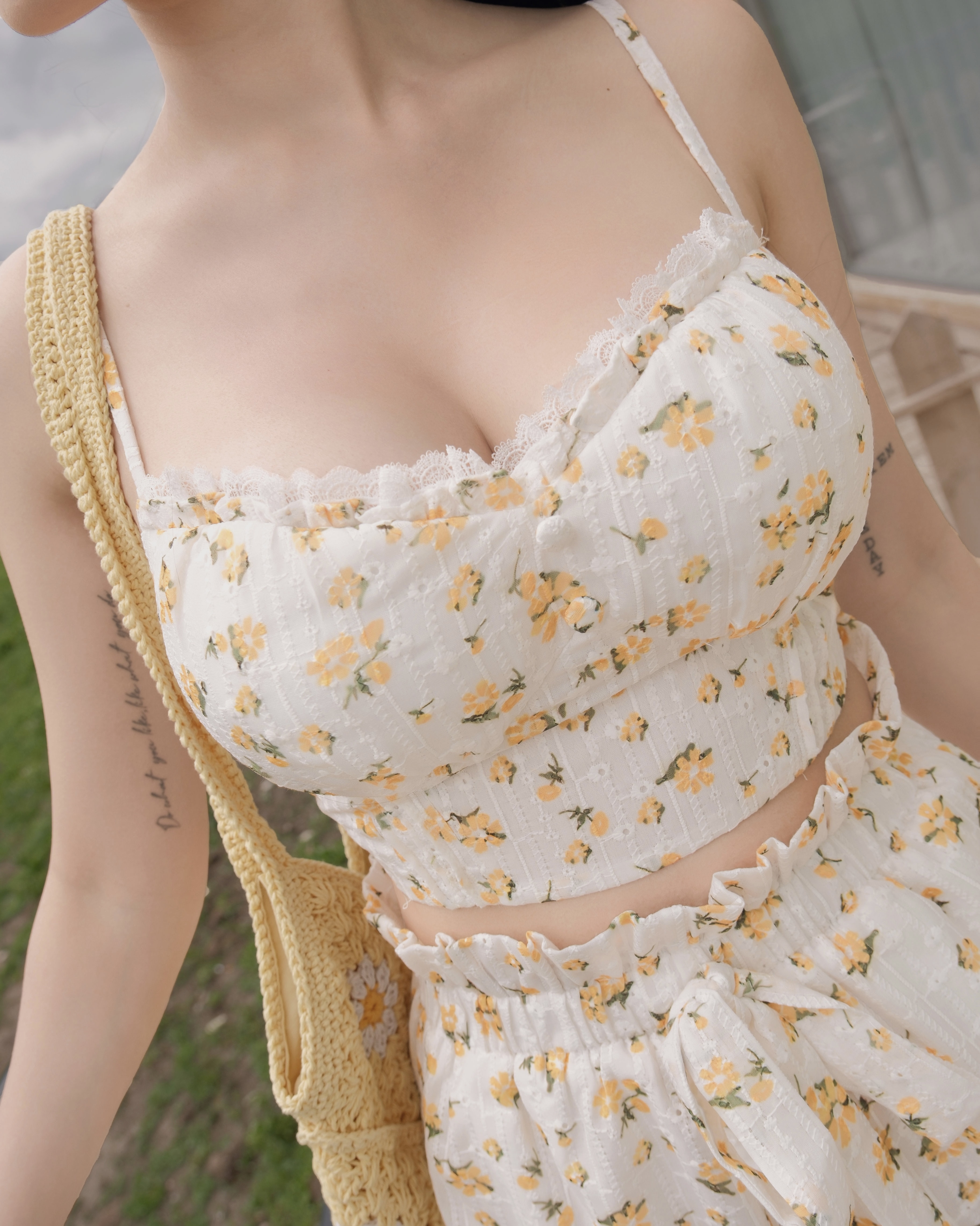 訂製-甜美小黃花蕾絲細肩背心