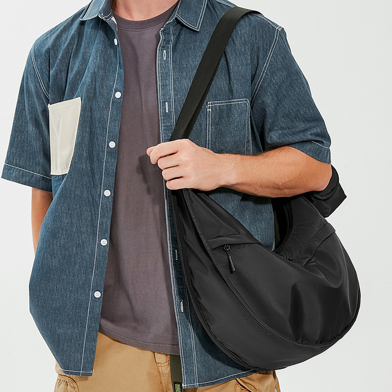 Piccoloo│大容量半月伙伴包 可客製刺繡圖案