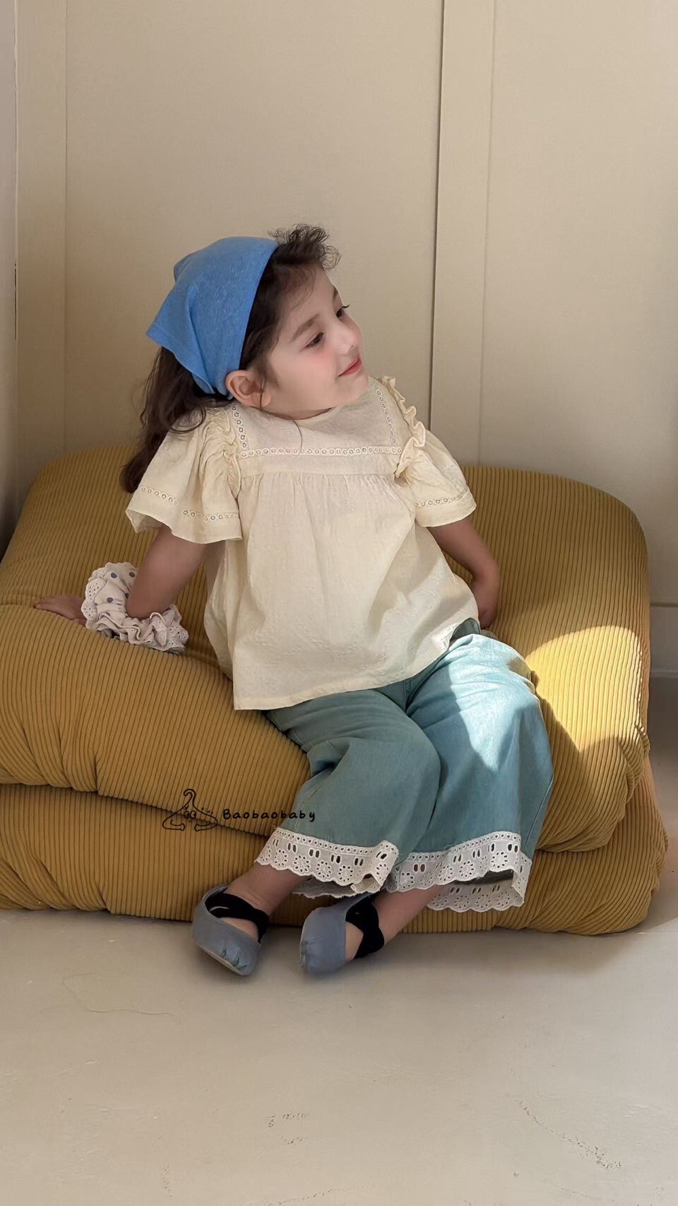 陽光奶油蕾絲衫