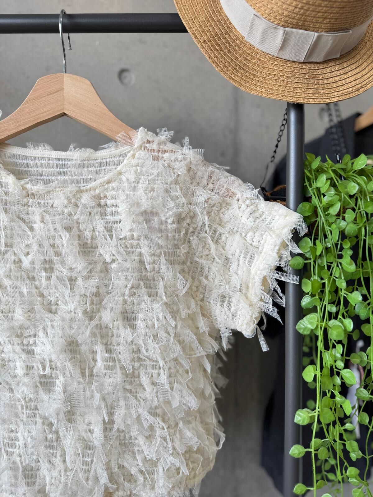 輕盈小飛絮白色上衣【日本直送】