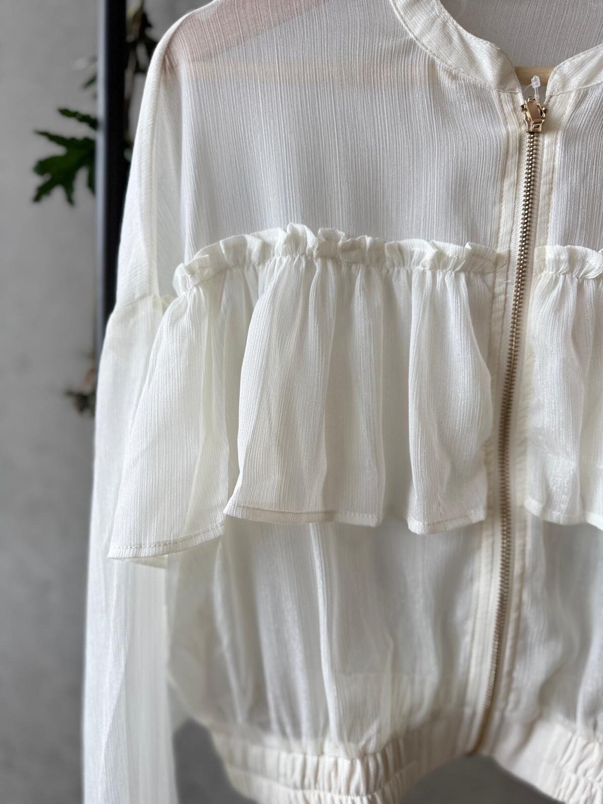 ｛Special Price} 透明感紗質皺摺拉鍊外套【日本直送】