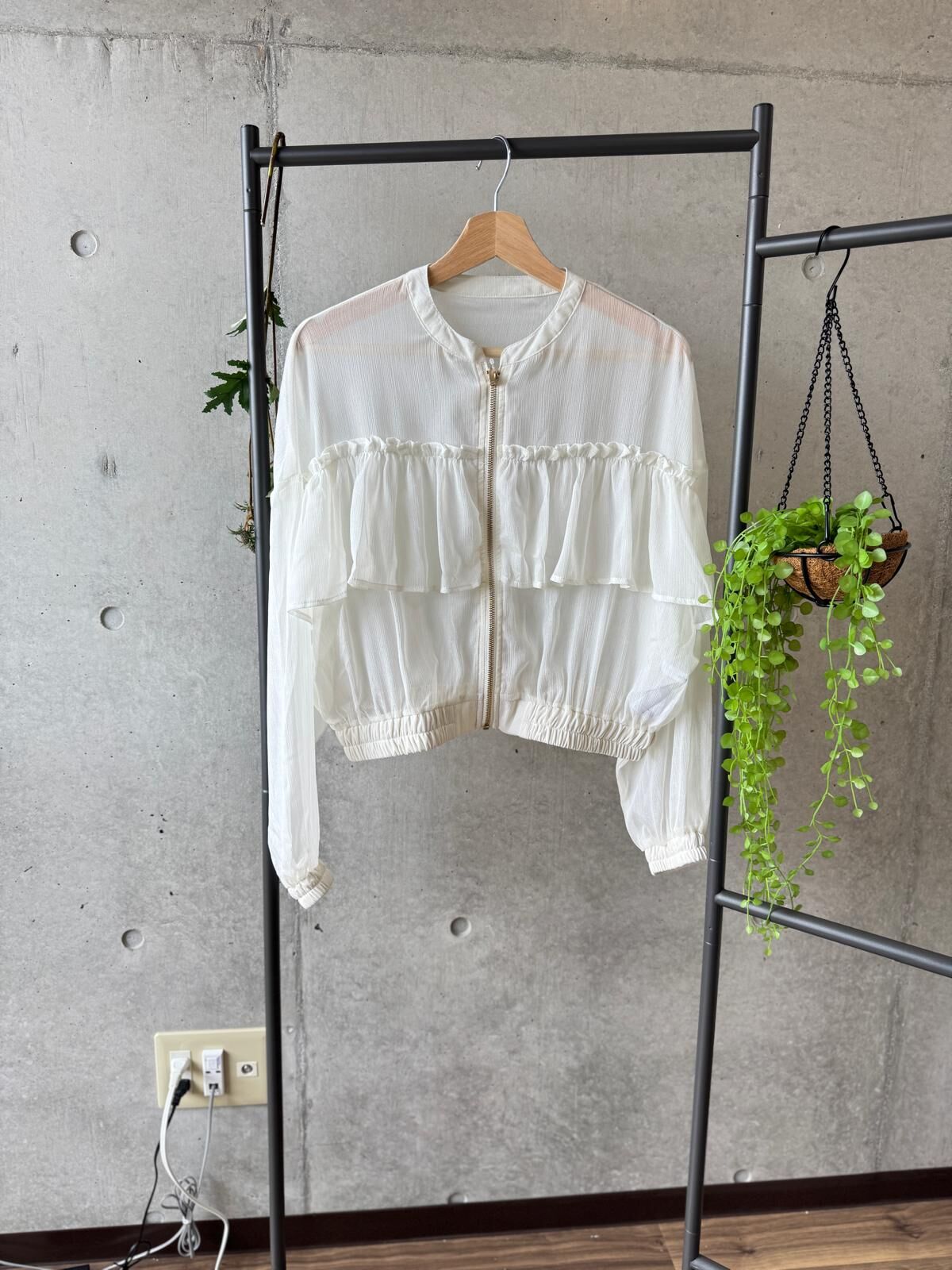 ｛Special Price} 透明感紗質皺摺拉鍊外套【日本直送】