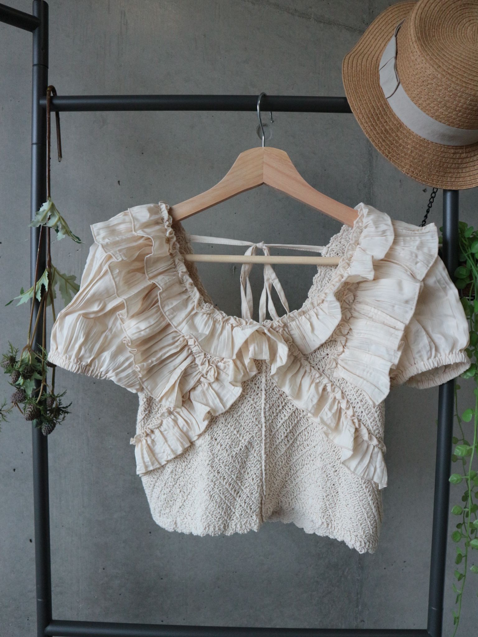 ｛Special Price} 浪漫花邊低U背針織闊領短款上衣（兩色入）【日本直送】