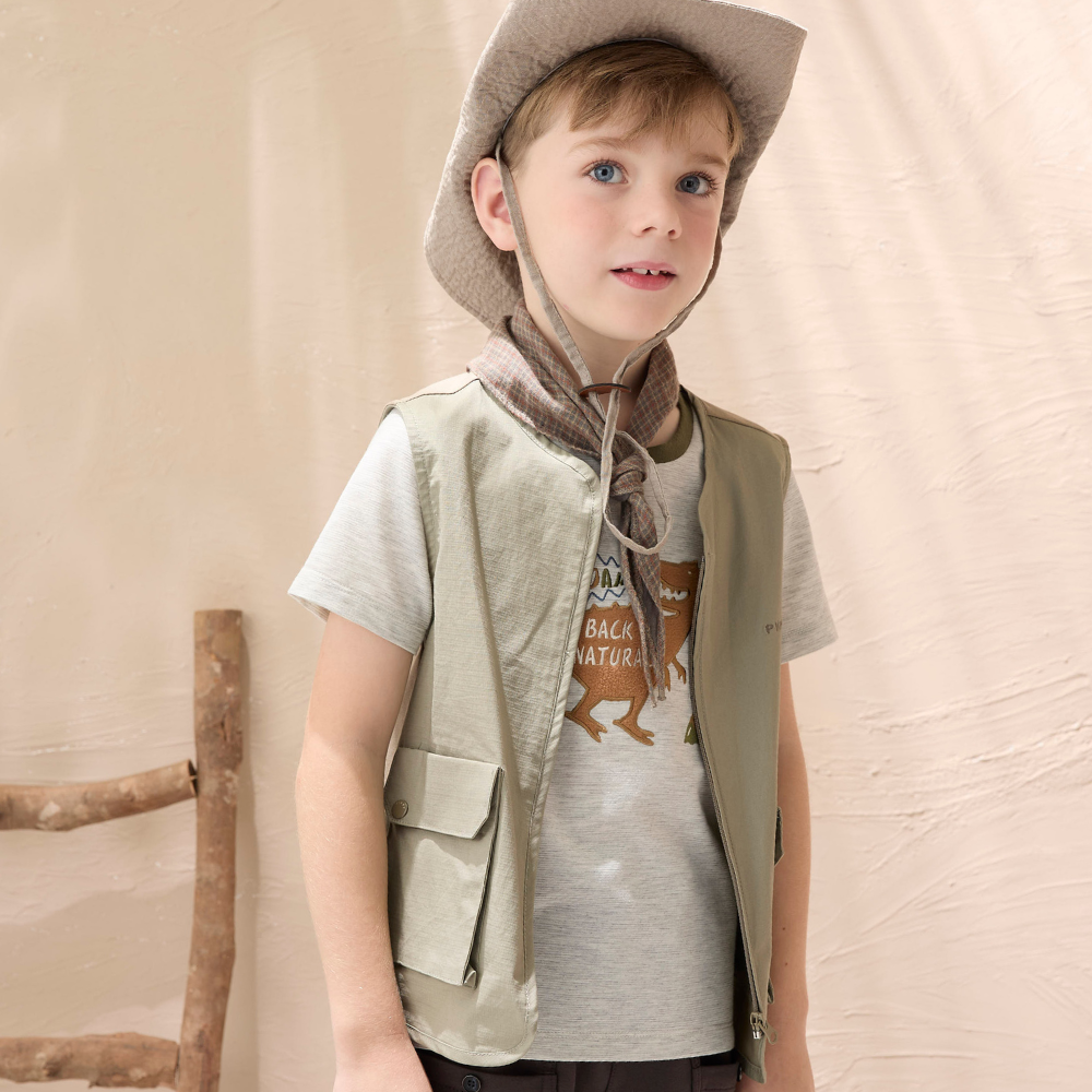 PIPPY悠閒百搭小恐龍火山刺繡拼接圓領上衣 米灰