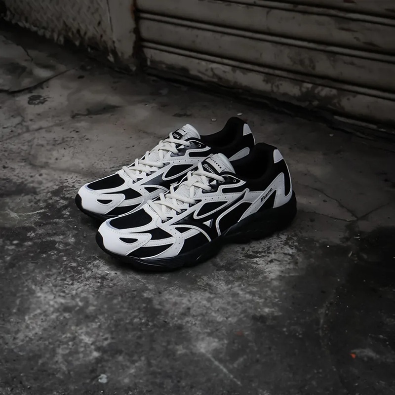 MIZUNO SPARK CN III | Black White