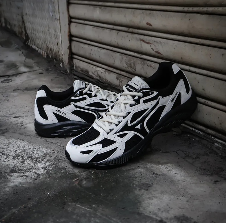 MIZUNO SPARK CN III | Black White