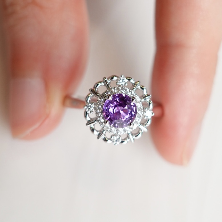 18K金天然無燒紫色藍寶石鑽石戒指