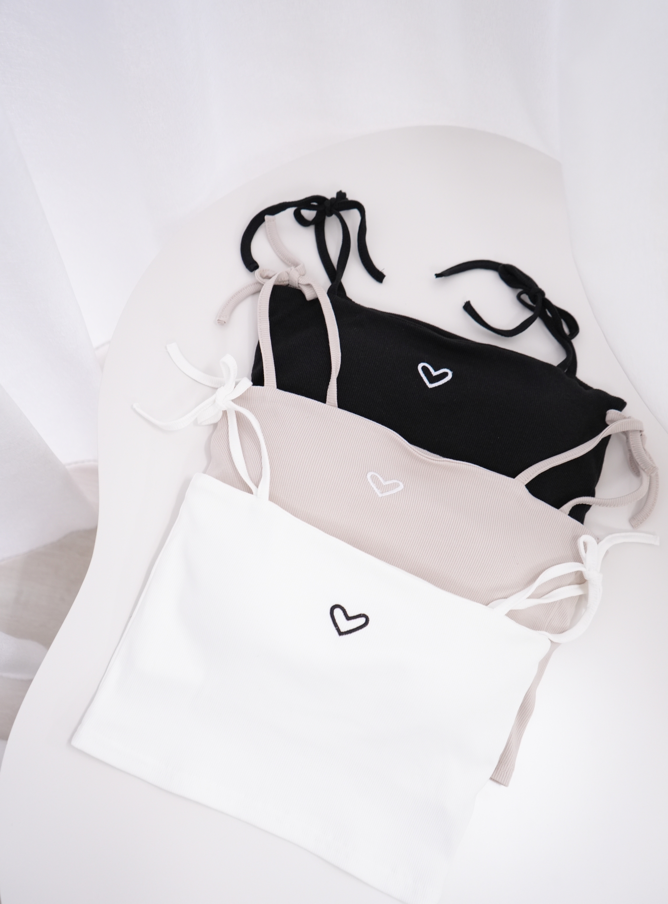 法朵Fado shop｜ 刺繡愛心綁肩帶平口小可愛 (有胸墊) 5263001