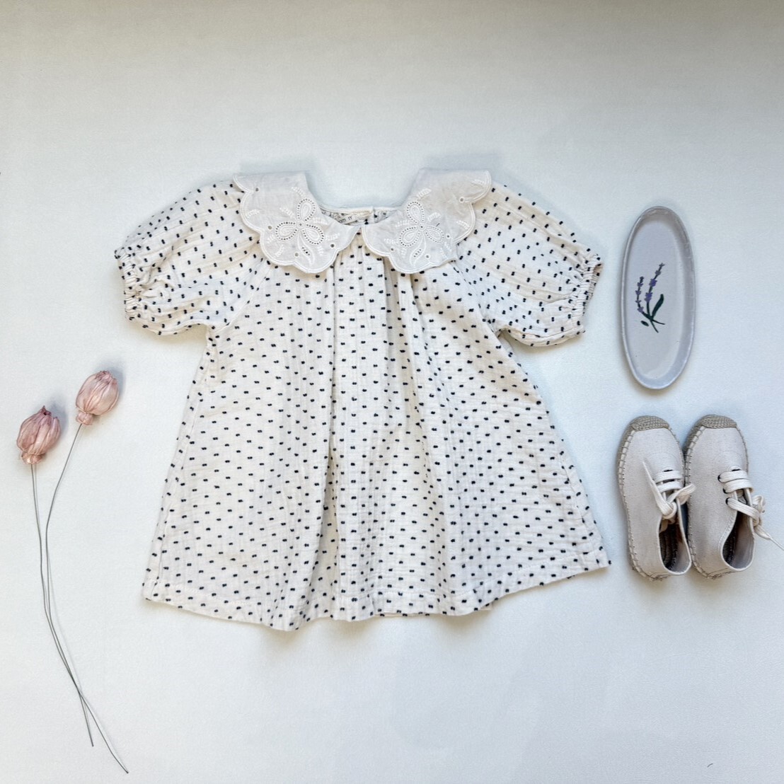 MINIMOM 花瓣領點點洋裝 Frances Dress-cream