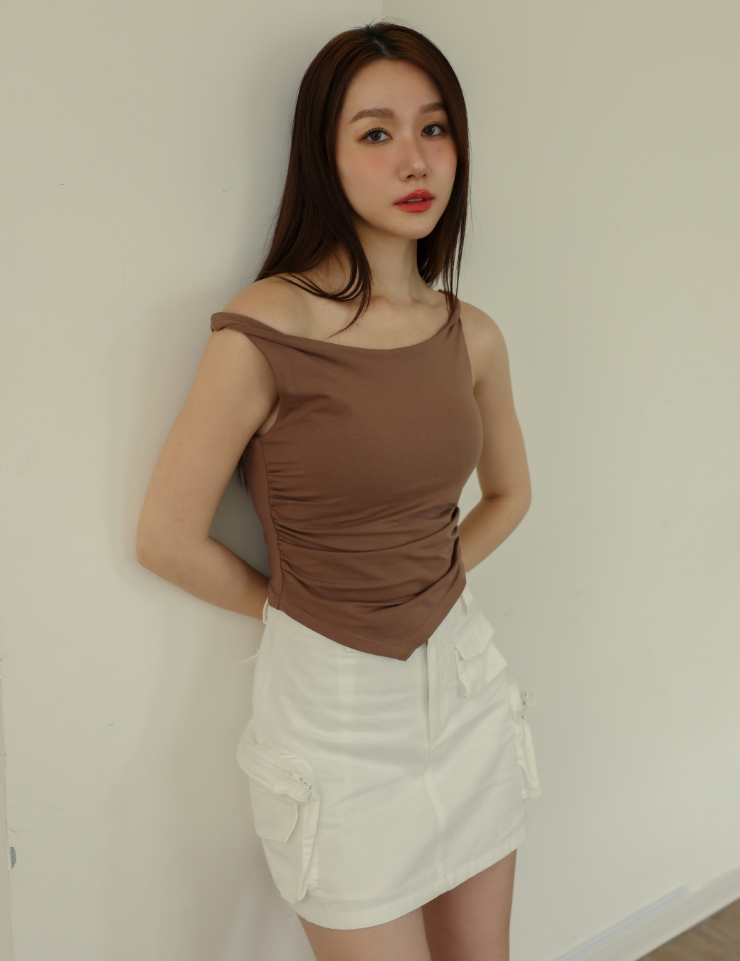 斜肩扭結設計Bra Top上衣（淺咖色/3尺寸）