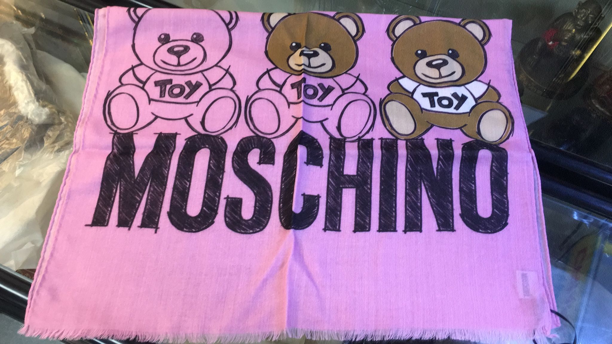 Moschino 意大利製薄巾（此為清貨價貨品不設退換） (AT6 660)