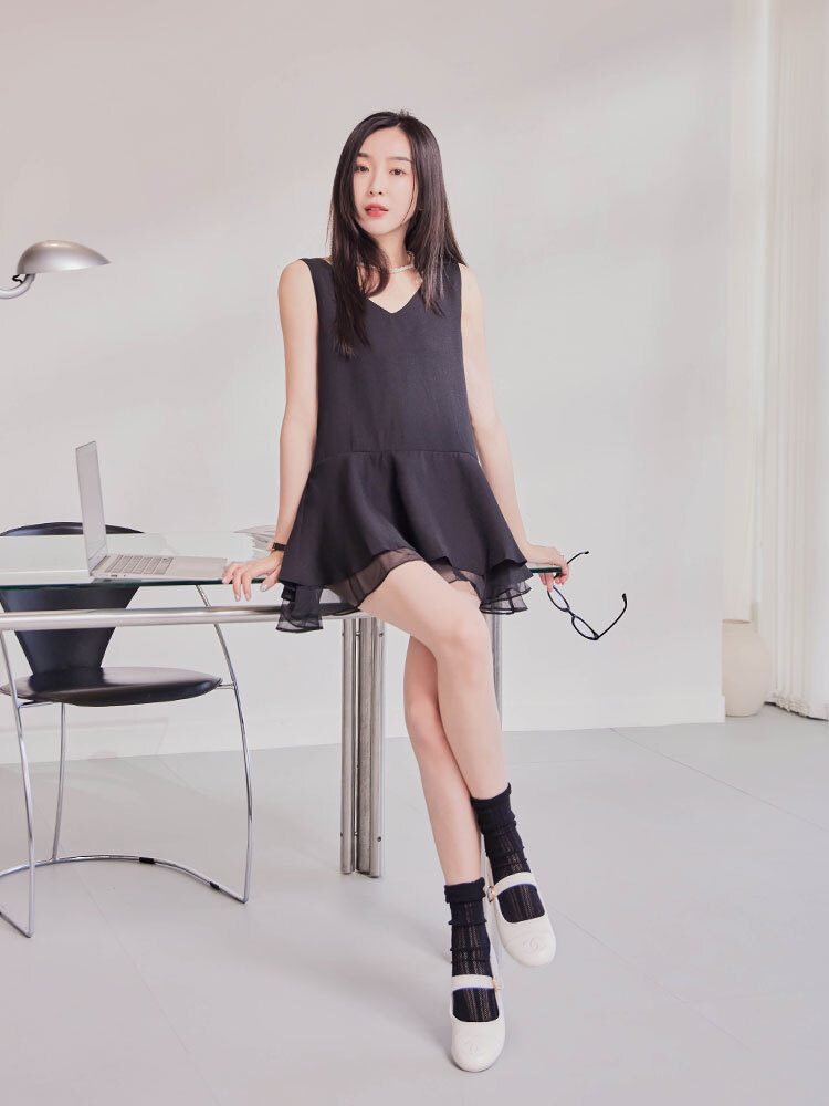 V領小裙擺天絲背心