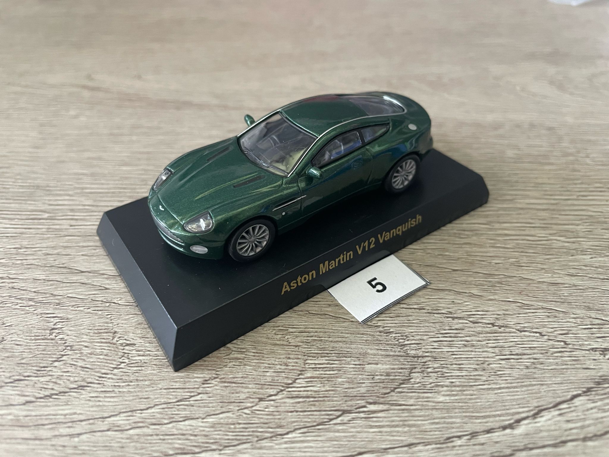 [CHOP-CHOP DEAL 5] ASTON MARTIN V12 VANQUISH GREEN