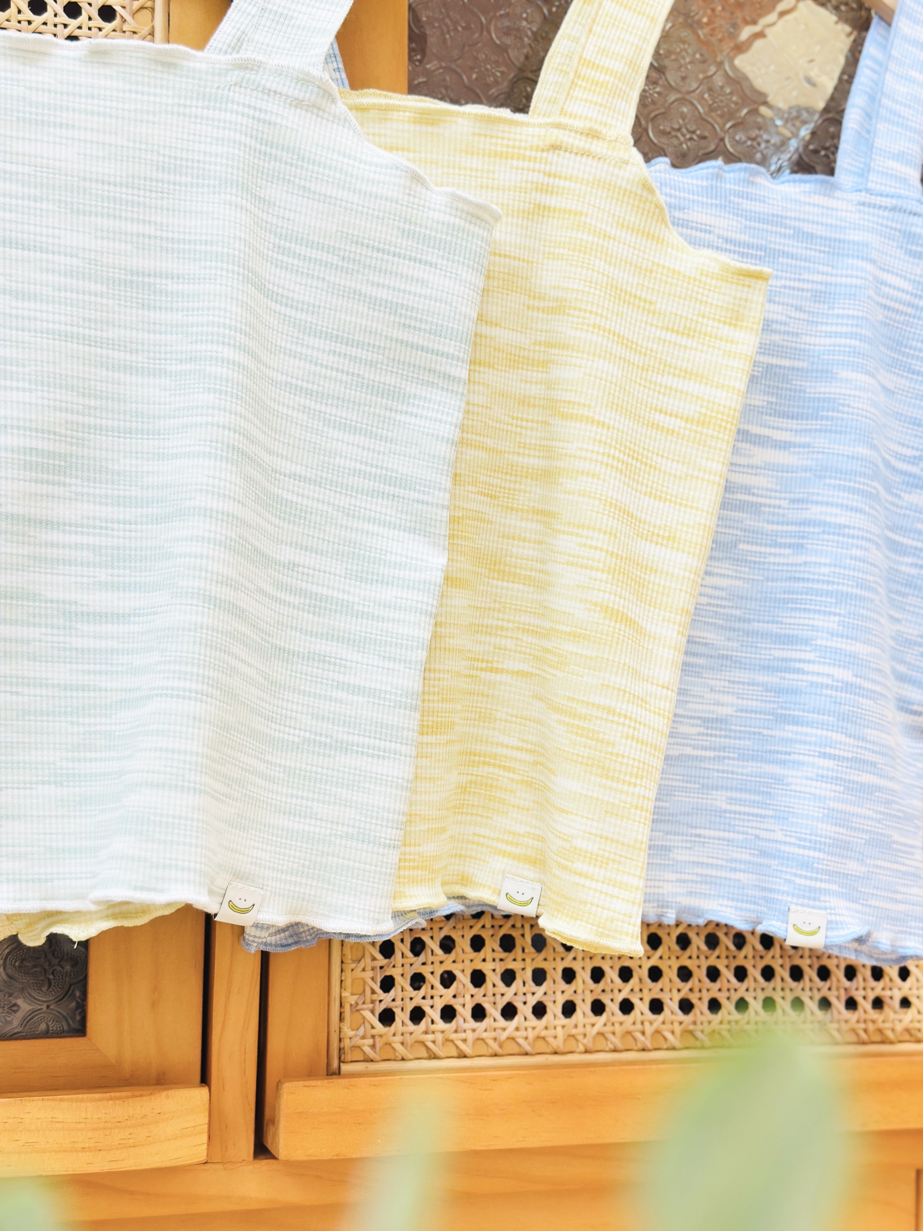 三色 / 混色木耳邊平領背心 / Mixed Color Ruffle Square Neck Cami Top