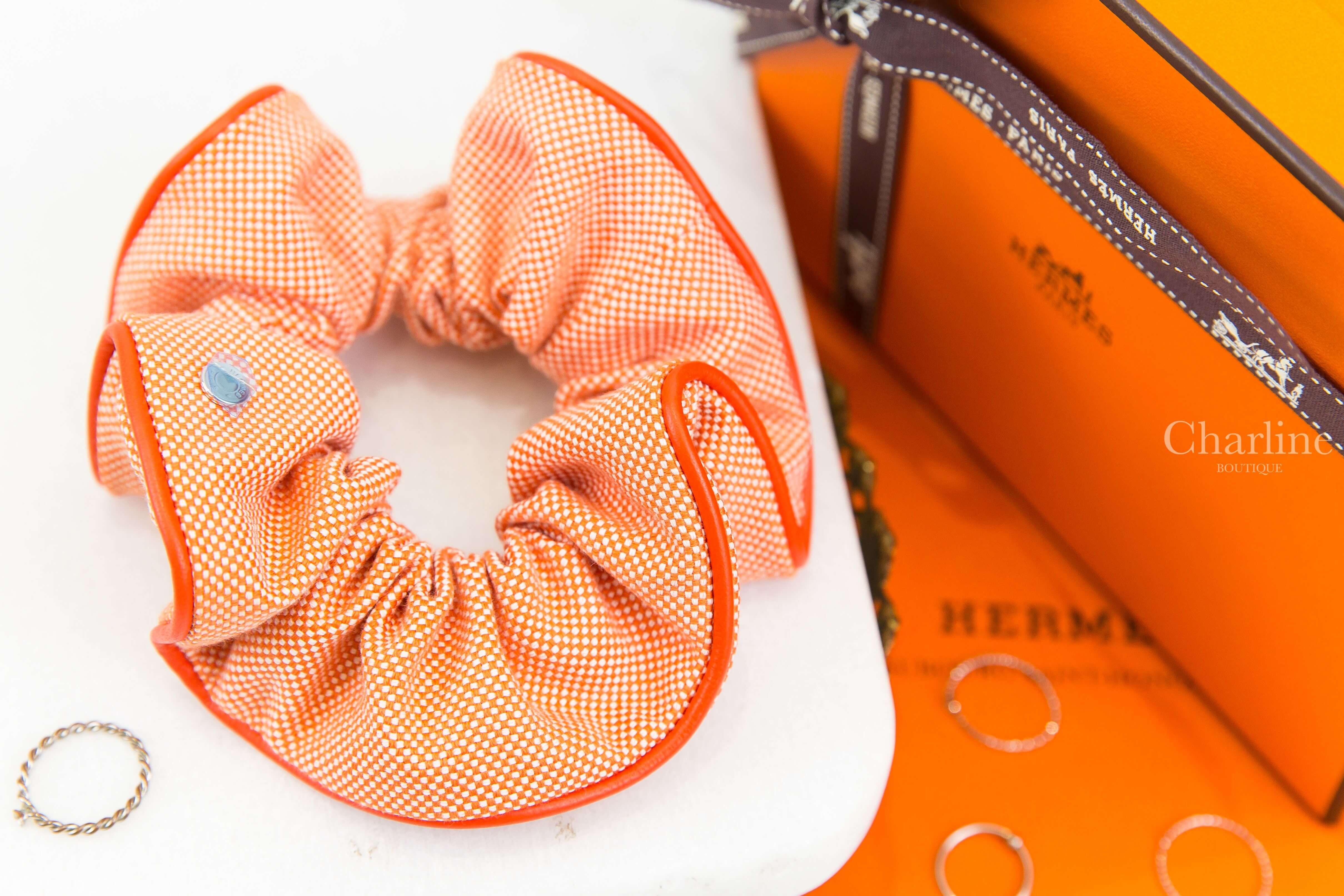 Hermès Claudia Plein Air Scrunchie 花田橘拼白色格紋小羊皮滾邊帆布棉質大腸圈髮束