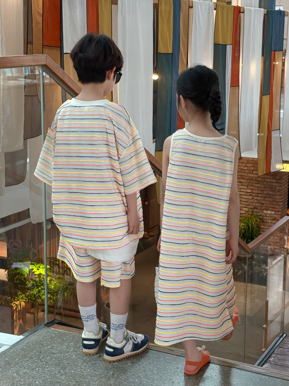 兄弟姐妹一起_彩色條紋套裝/連身裙