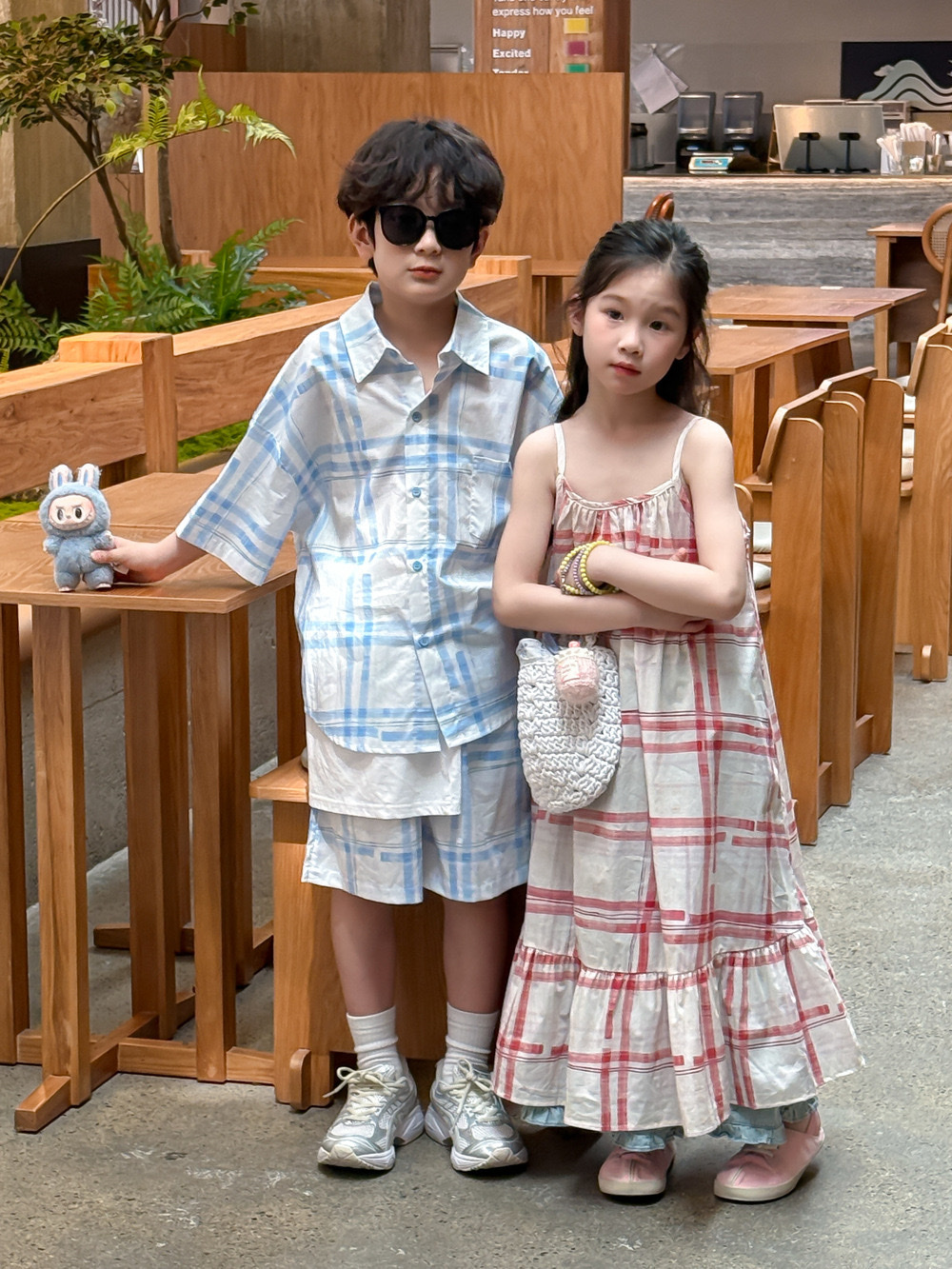 兄弟姐妹一起穿_粉色大方格洋裝