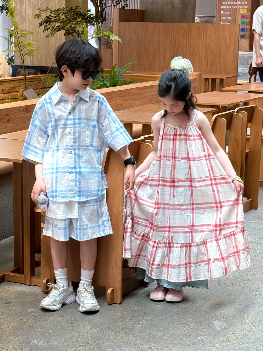 兄弟姐妹一起穿_粉色大方格洋裝