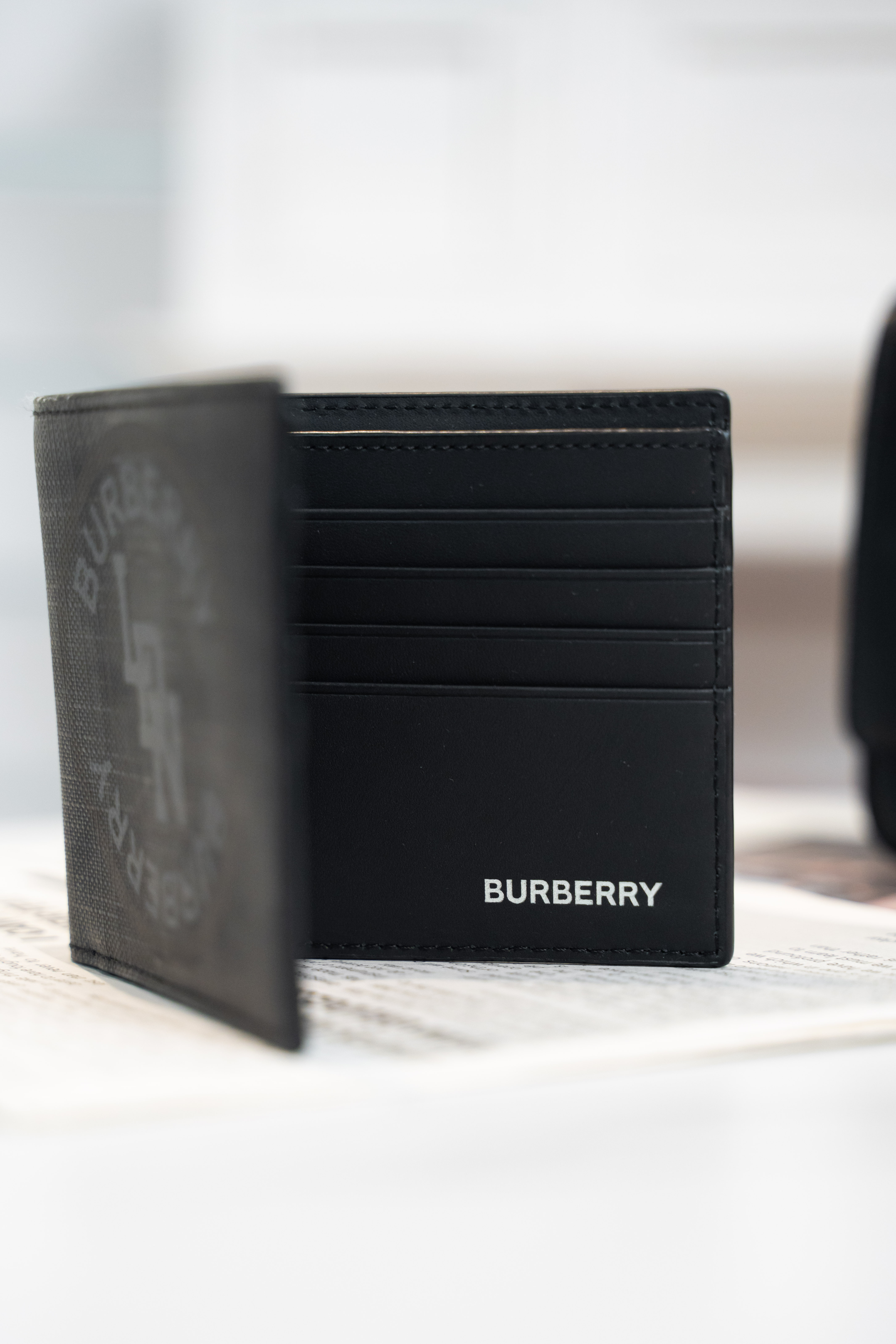 Burberry 短款摺疊 PVC 銀包 深炭灰色