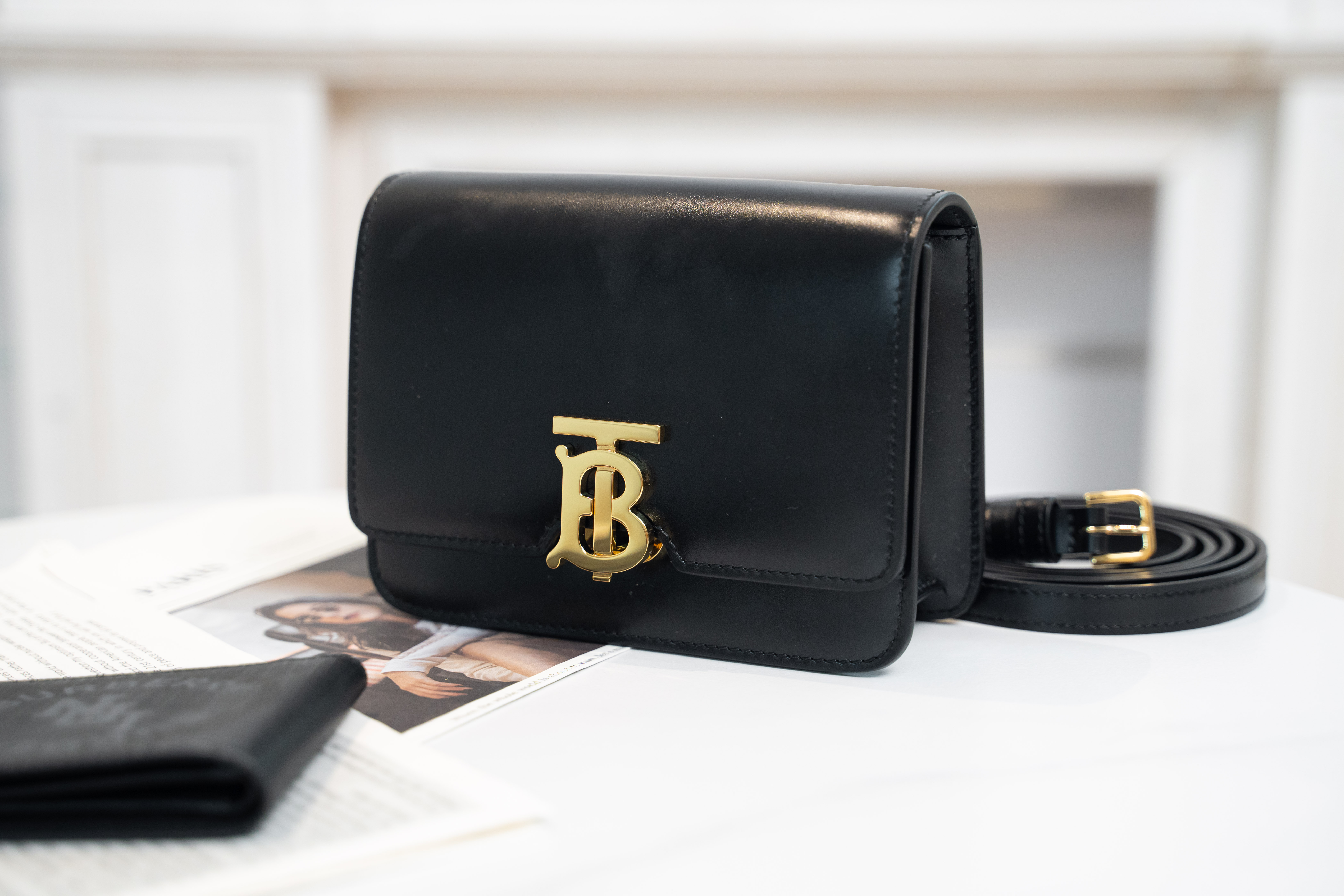 Burberry TB Bag 可調式可拆式肩帶 牛皮 斜孭袋 黑色