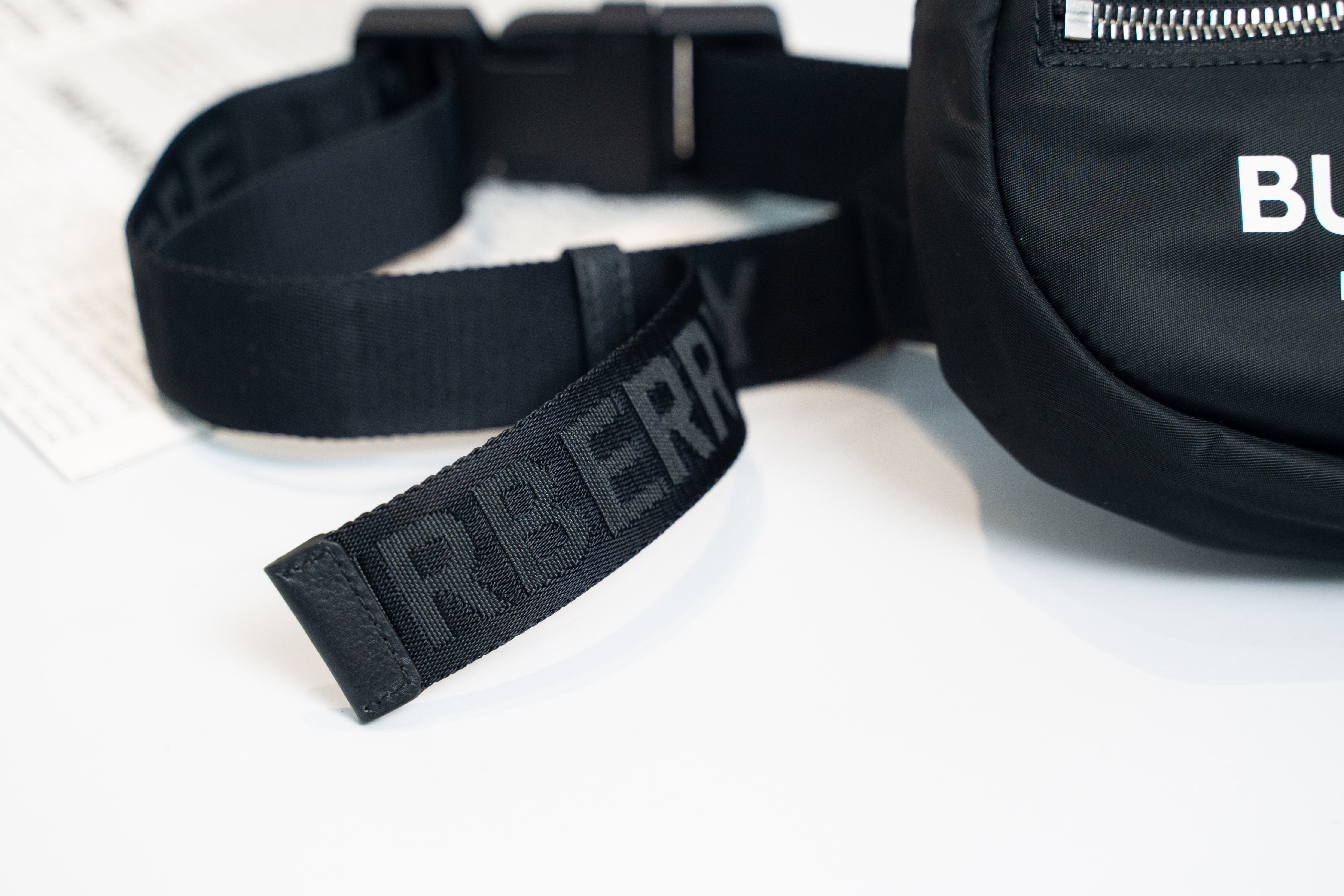 Burberry 字母Logo印花 相機包 小號 黑色