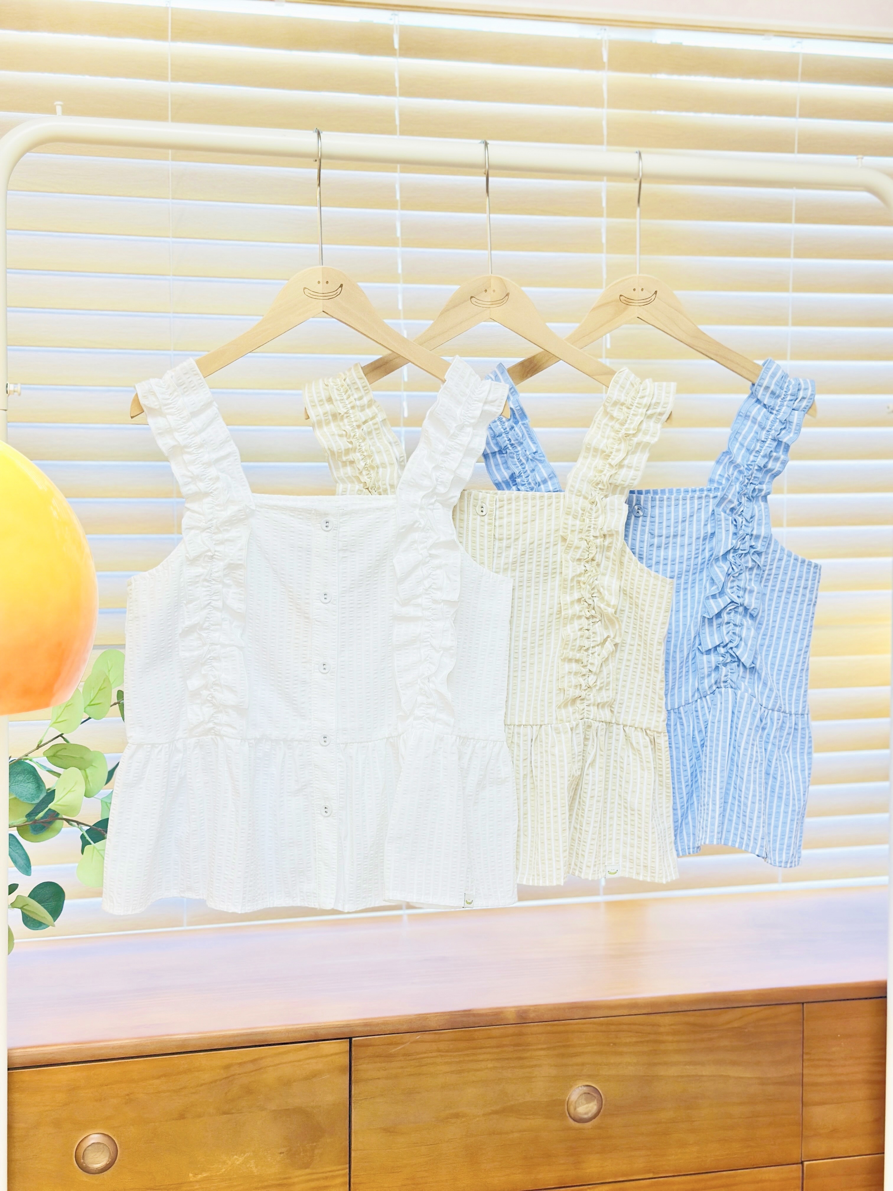 三色 / 條紋荷葉肩帶方領背心 / Striped Ruffle Strappy Top