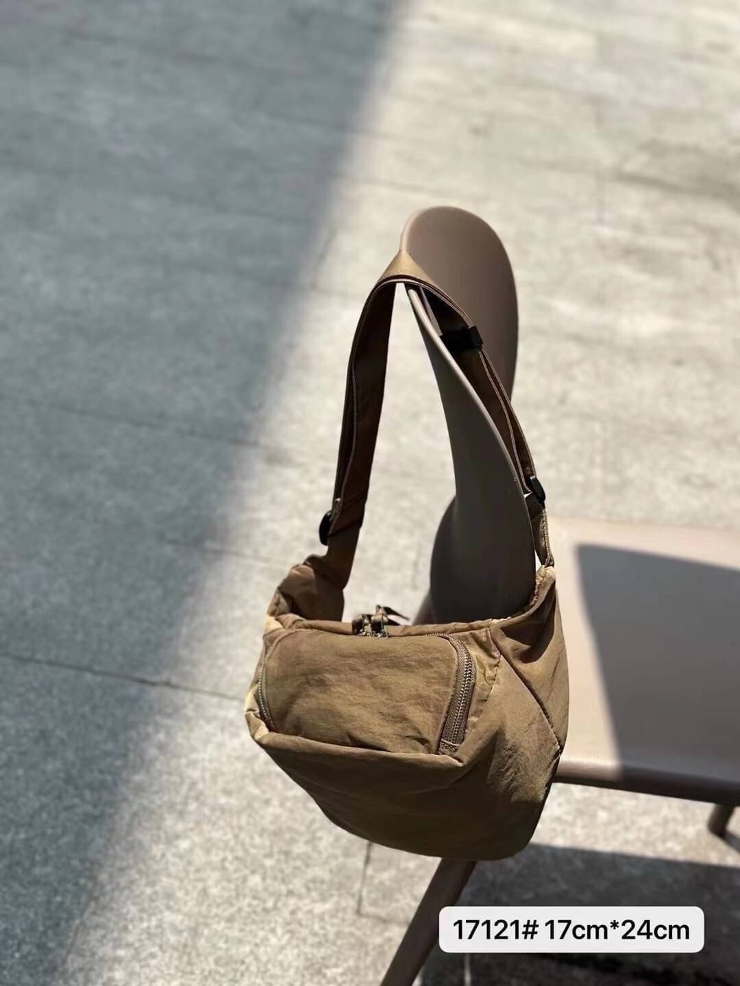 【17121- 太空棉休閒胸包】