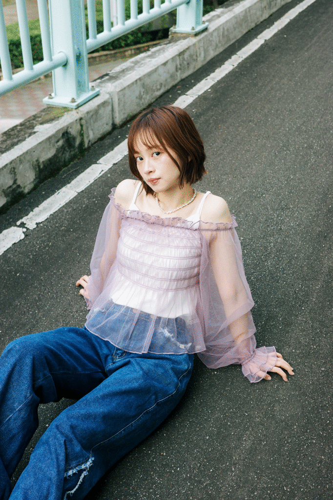 三色 / 透紗荷葉邊方領上衣 / Sheer Frill-trimmed Square-Neck Top